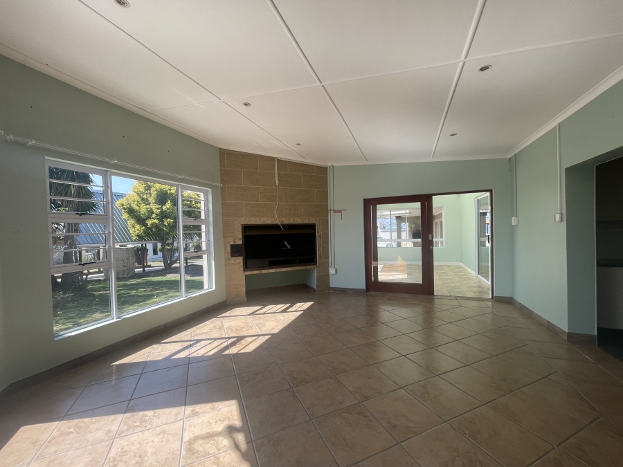 4 Bedroom Property for Sale in Cove Ridge East Eastern Cape
